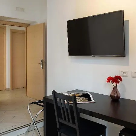 دار ضيافة روما سنترال رومز أو أفيتاكامير بيت ضيافة 4*