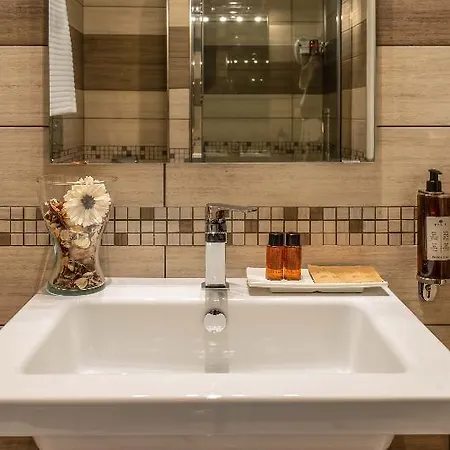 دار ضيافة روما سنترال رومز أو أفيتاكامير روما