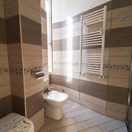 دار ضيافة روما سنترال رومز أو أفيتاكامير بيت ضيافة