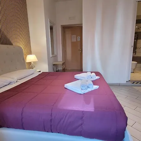 دار ضيافة روما سنترال رومز أو أفيتاكامير بيت ضيافة 4*