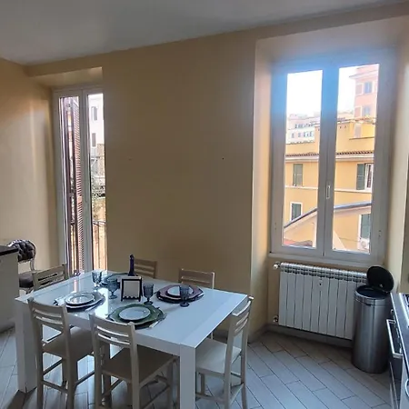 دار ضيافة روما سنترال رومز أو أفيتاكامير بيت ضيافة 4*