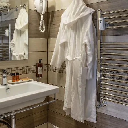 دار ضيافة روما سنترال رومز أو أفيتاكامير 4*