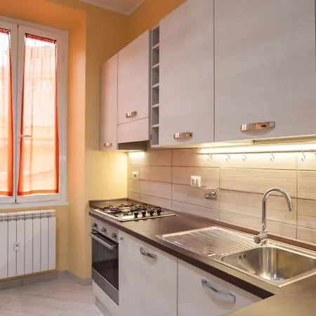 دار ضيافة روما سنترال رومز أو أفيتاكامير بيت ضيافة 4*