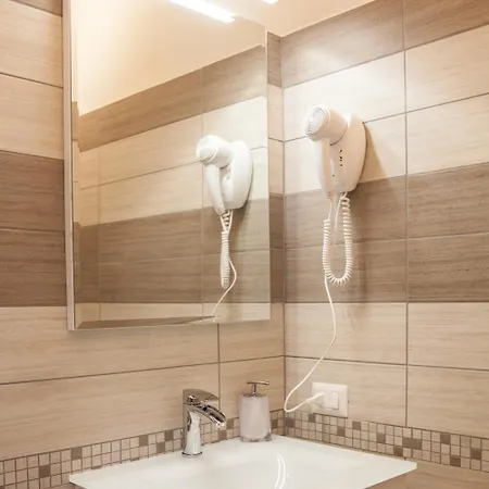 بيت ضيافة دار ضيافة روما سنترال رومز أو أفيتاكامير 4*