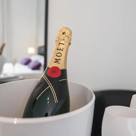 دار ضيافة روما سنترال رومز أو أفيتاكامير 4* روما