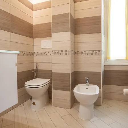 دار ضيافة روما سنترال رومز أو أفيتاكامير 4*