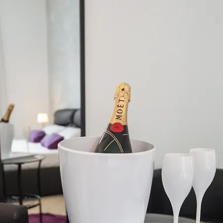 دار ضيافة روما سنترال رومز أو أفيتاكامير